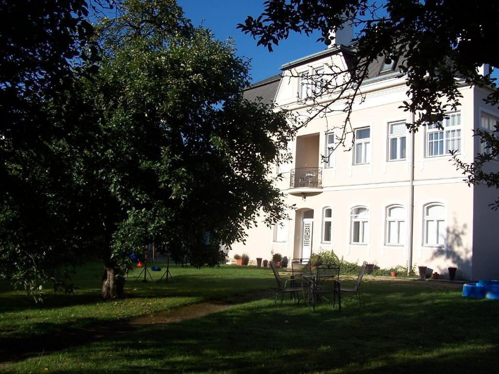 Penzion Jelen Vranov Nad Dyji Exterior photo