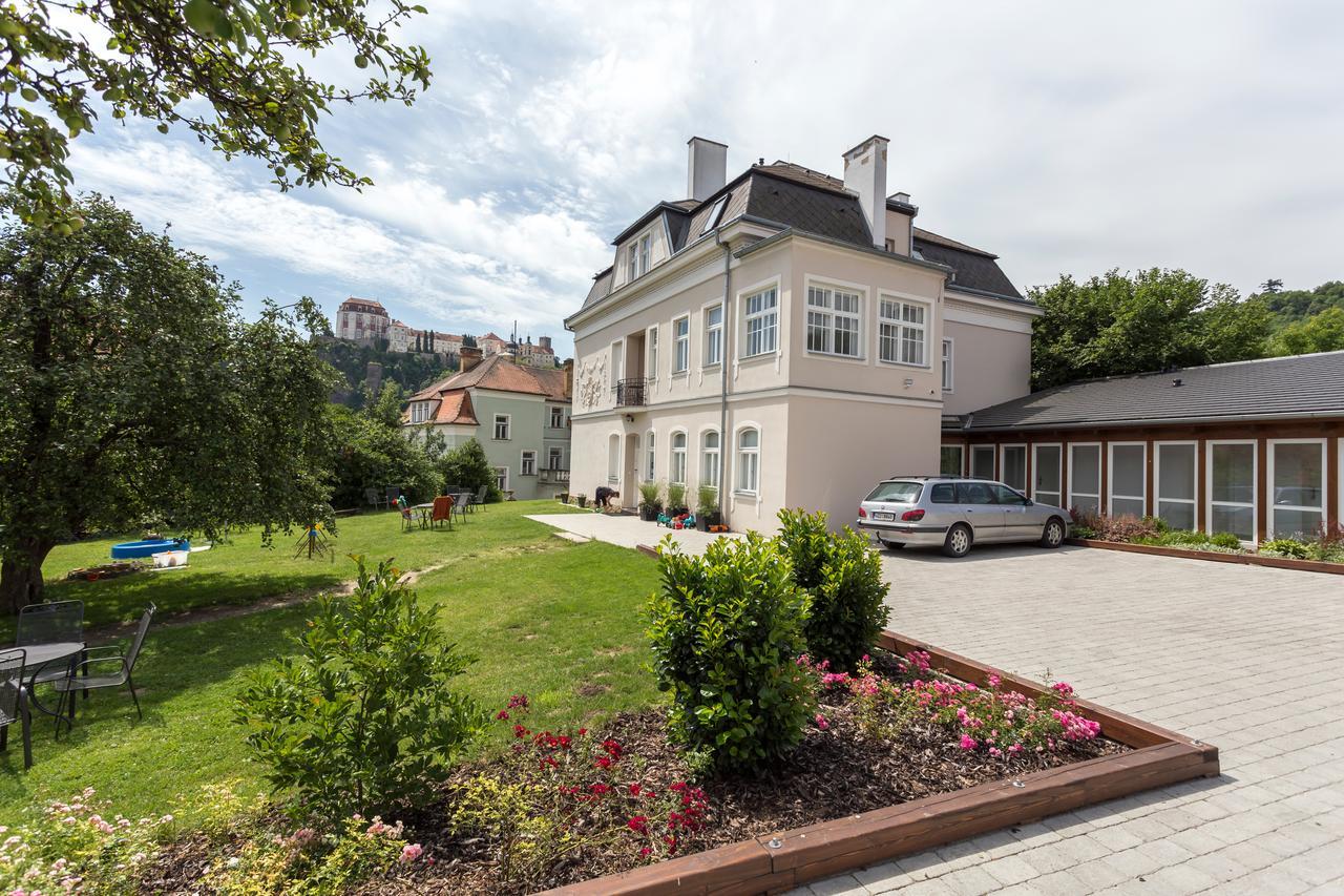 Penzion Jelen Vranov Nad Dyji Exterior photo